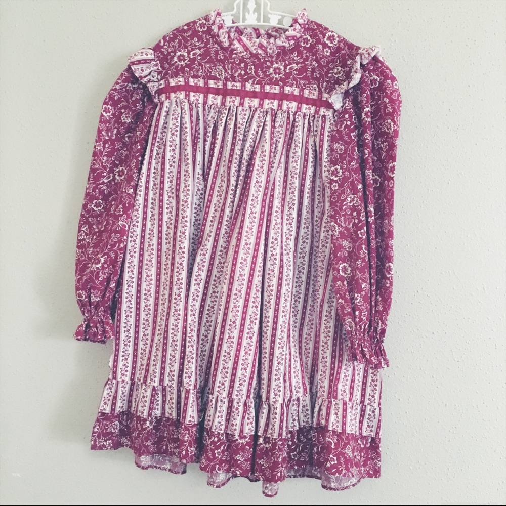 Beautiful vintage floral girls dress💗